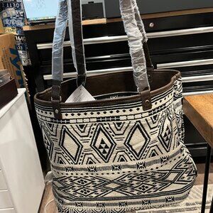 Thirty-One Reversible Tote - Rio Weave NIP